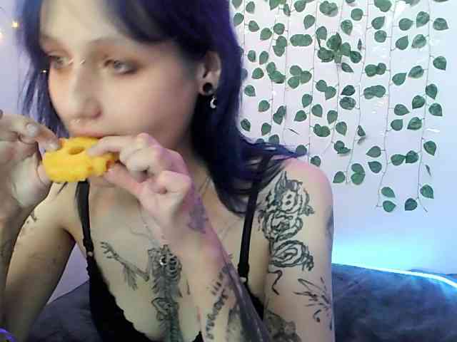EsterErdmond webcam