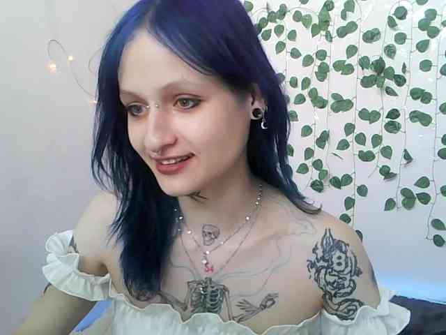 EsterErdmond webcam