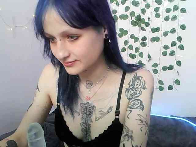 EsterErdmond webcam