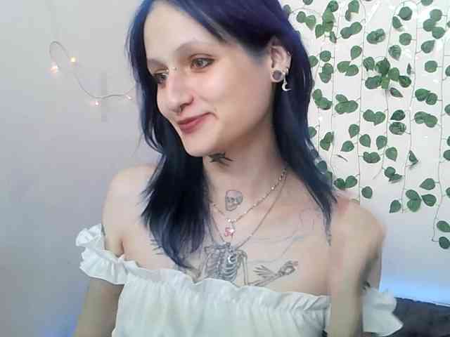 EsterErdmond webcam