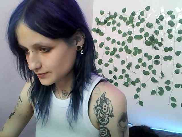EsterErdmond webcam