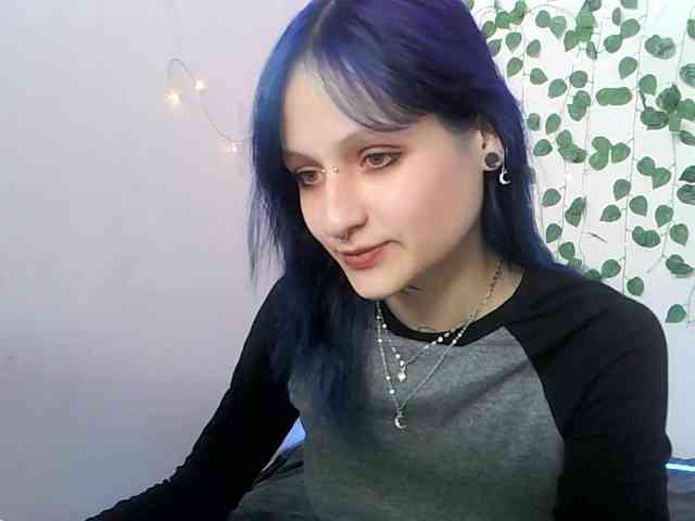 EsterErdmond webcam