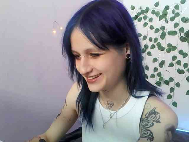 EsterErdmond webcam