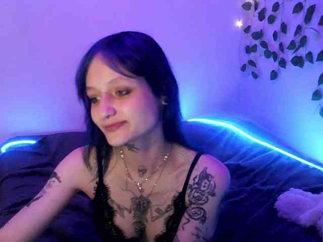 EsterErdmond webcam
