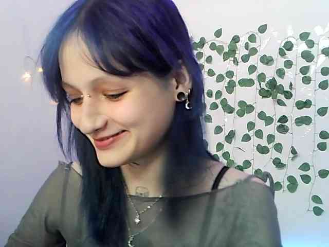 EsterErdmond webcam