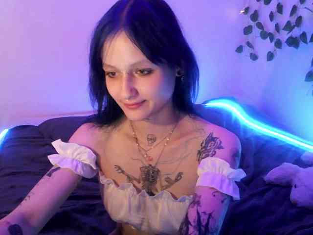 EsterErdmond webcam