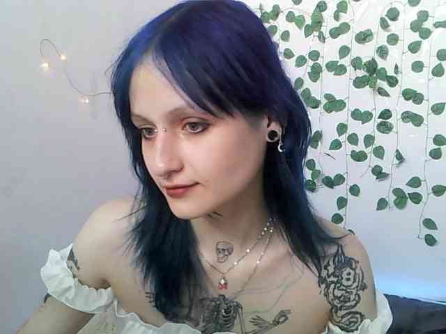 EsterErdmond webcam