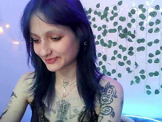 EsterErdmond webcam