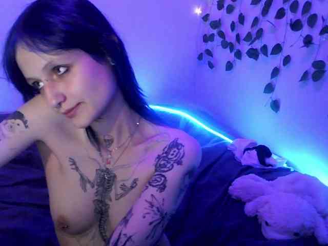 EsterErdmond webcam