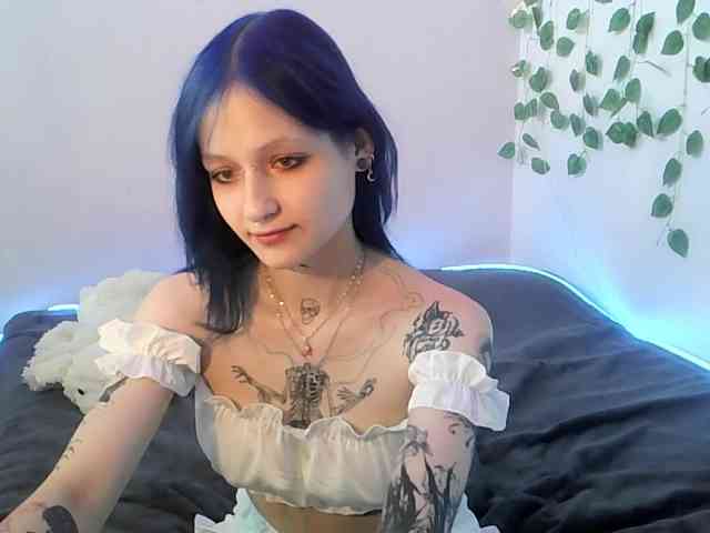EsterErdmond webcam