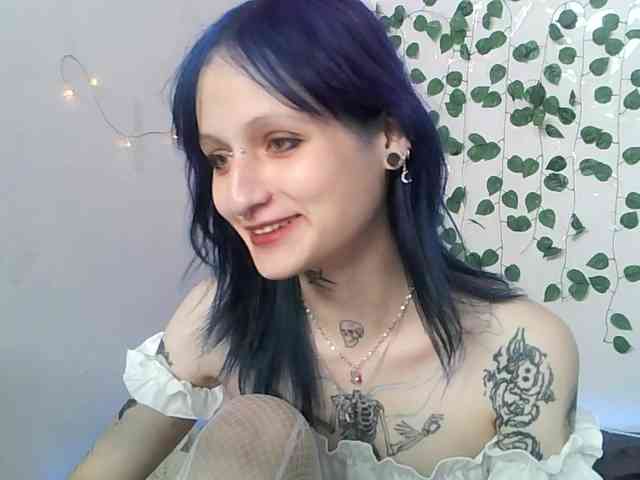 EsterErdmond webcam