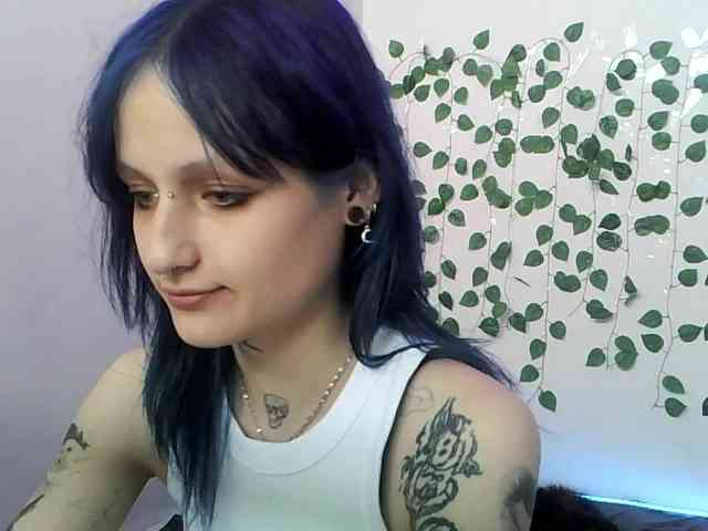 EsterErdmond webcam