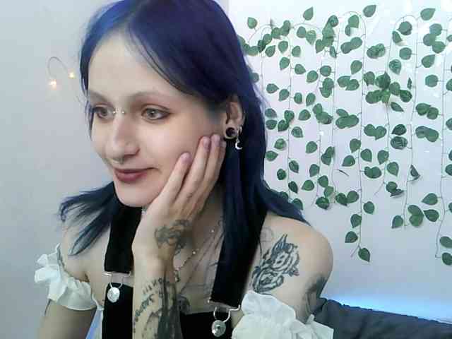 EsterErdmond webcam