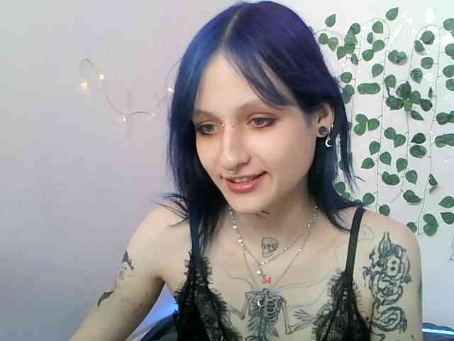 EsterErdmond webcam