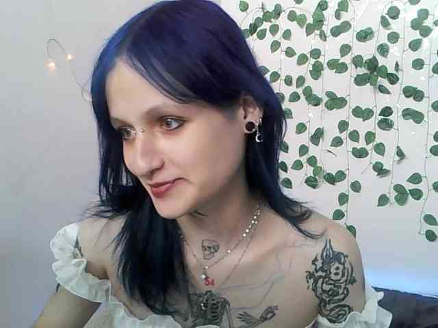 EsterErdmond webcam