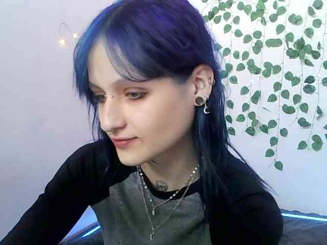EsterErdmond webcam