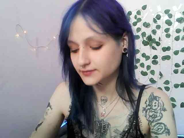 EsterErdmond webcam