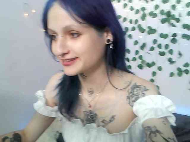 EsterErdmond webcam
