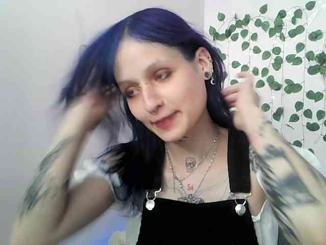EsterErdmond webcam