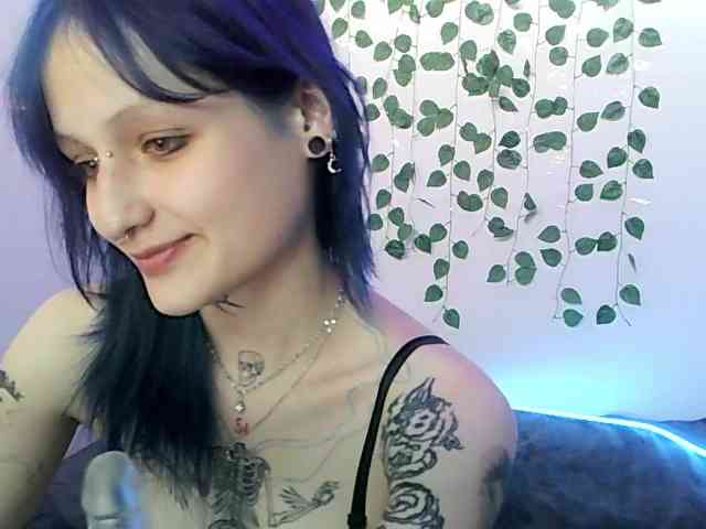 EsterErdmond webcam
