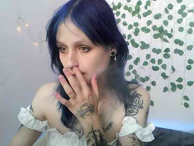 EsterErdmond webcam