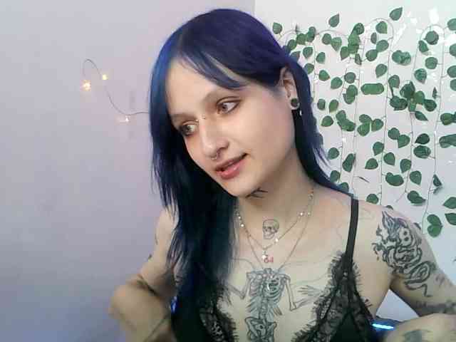 EsterErdmond webcam