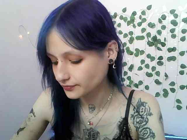 EsterErdmond webcam
