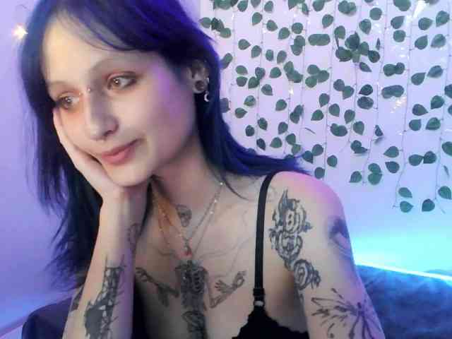 EsterErdmond webcam