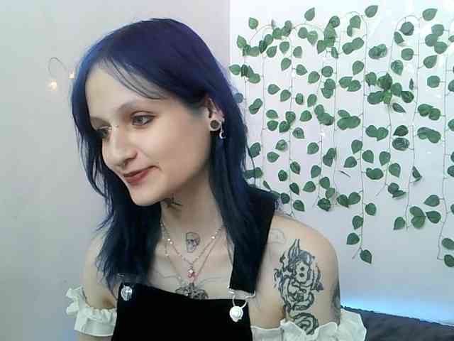 EsterErdmond webcam