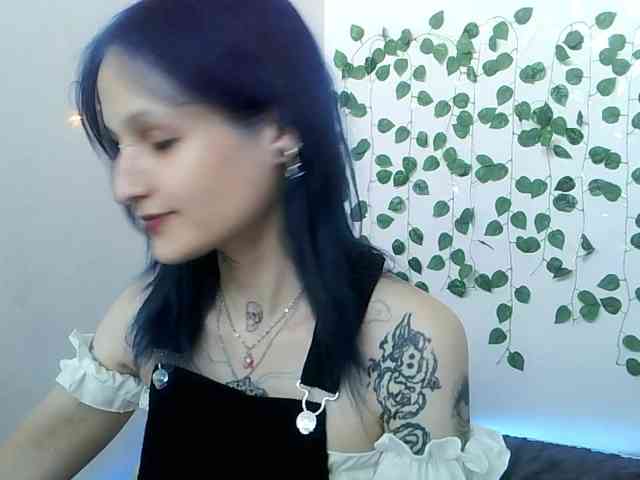 EsterErdmond webcam