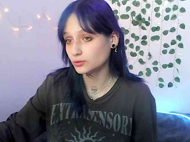EsterErdmond webcam