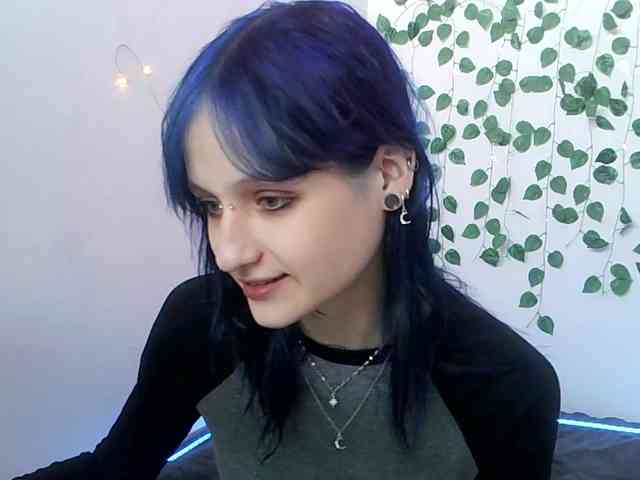 EsterErdmond webcam