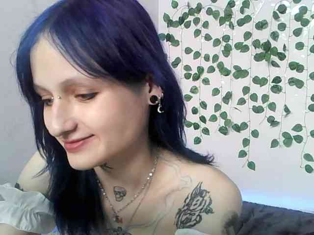 EsterErdmond webcam