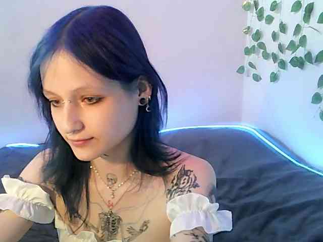 EsterErdmond webcam