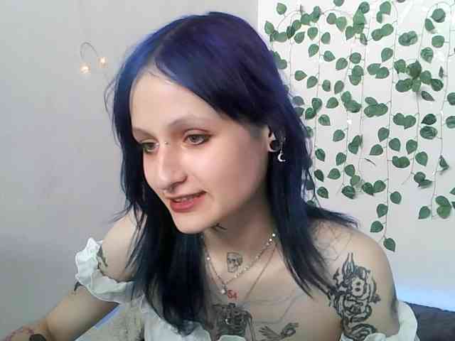 EsterErdmond webcam