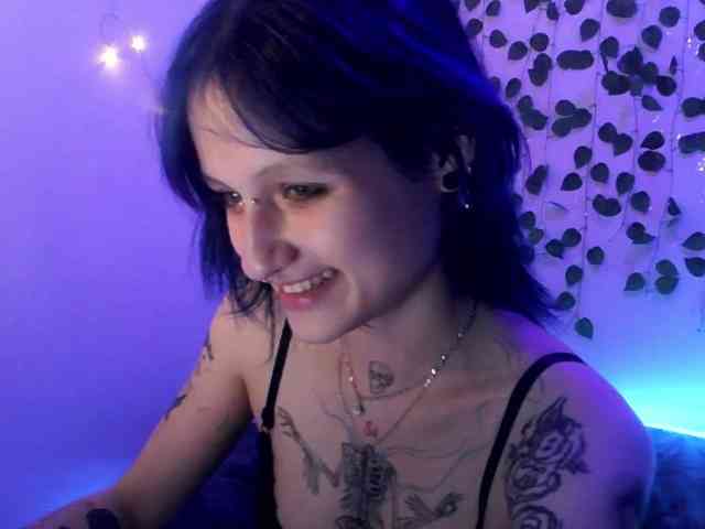 EsterErdmond webcam