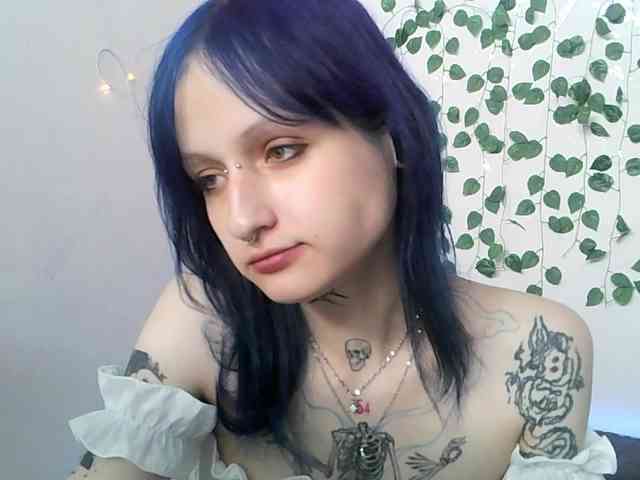 EsterErdmond webcam
