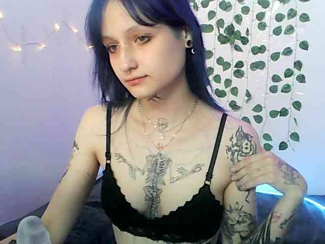 EsterErdmond webcam