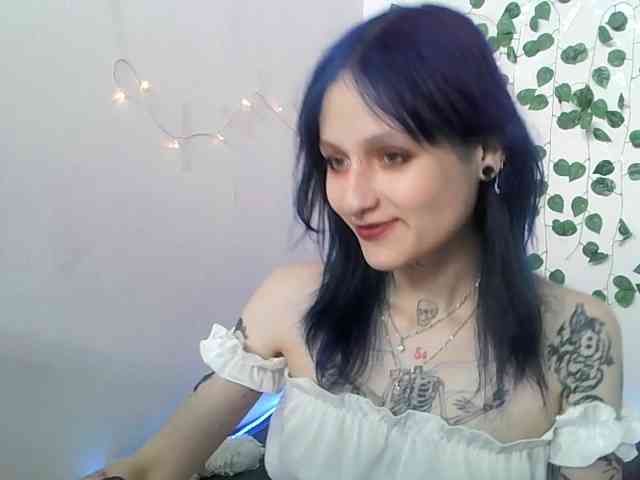 EsterErdmond webcam