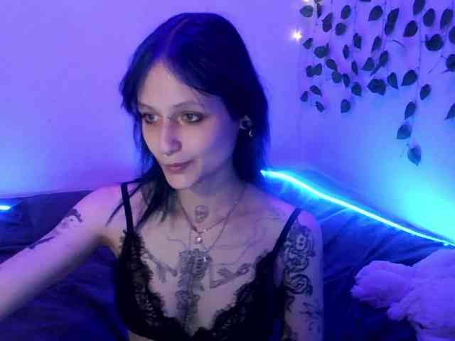 EsterErdmond webcam