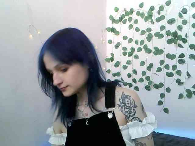 EsterErdmond webcam
