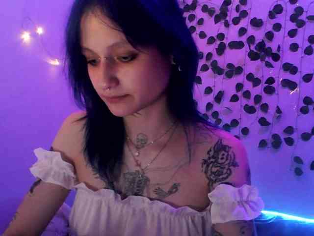 EsterErdmond webcam