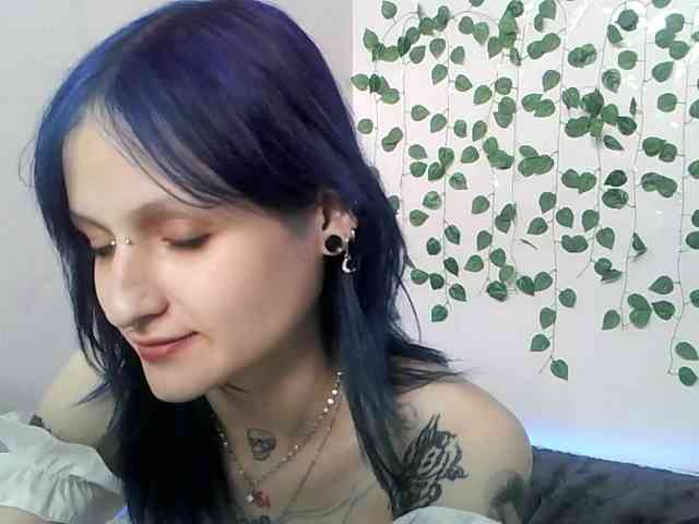 EsterErdmond webcam
