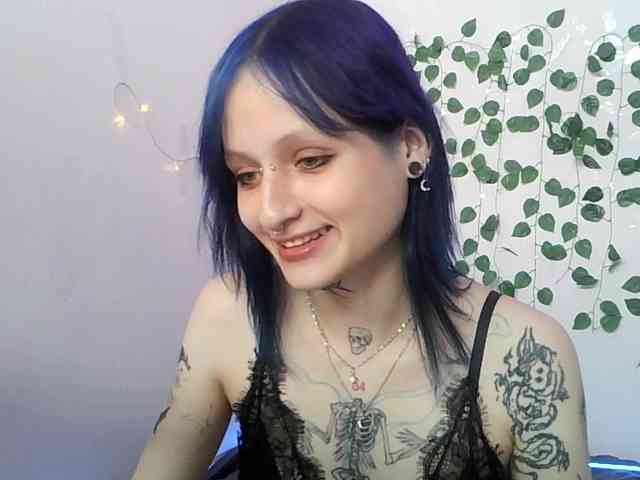 EsterErdmond webcam