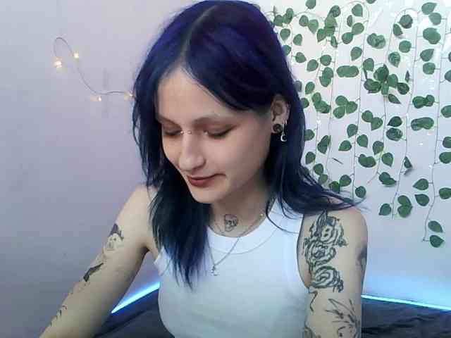 EsterErdmond webcam
