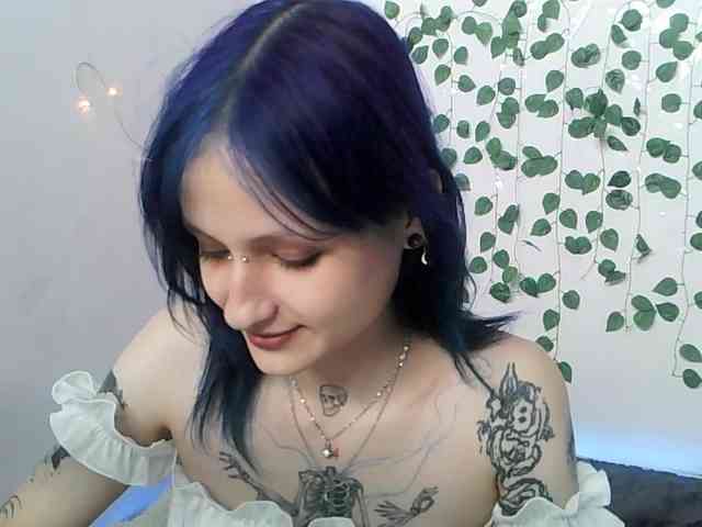 EsterErdmond webcam