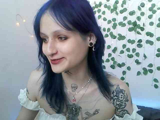 EsterErdmond webcam