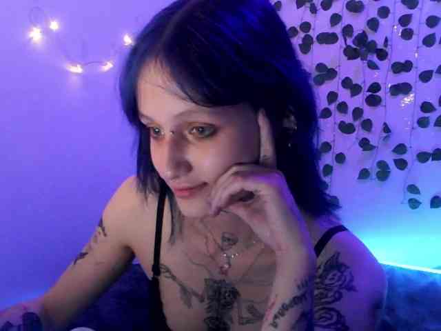 EsterErdmond webcam