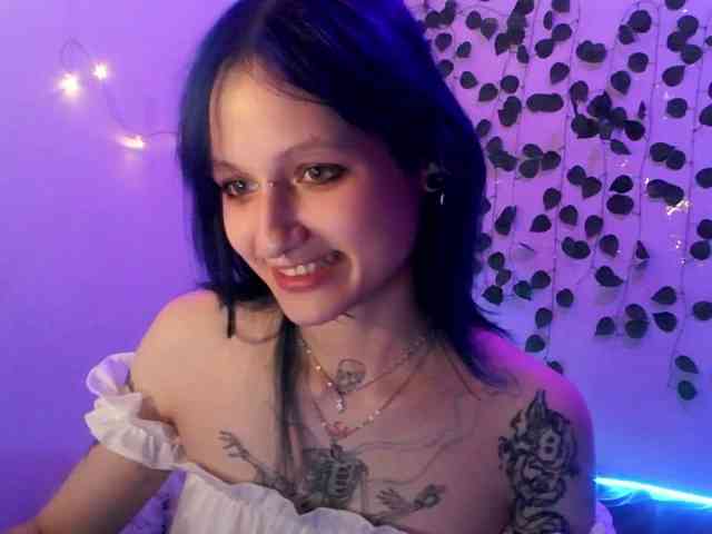 EsterErdmond webcam