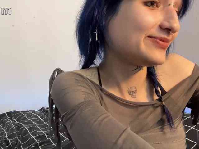 EsterErdmond webcam